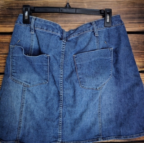 Ladies front button denim skirt - Picture 4 of 4